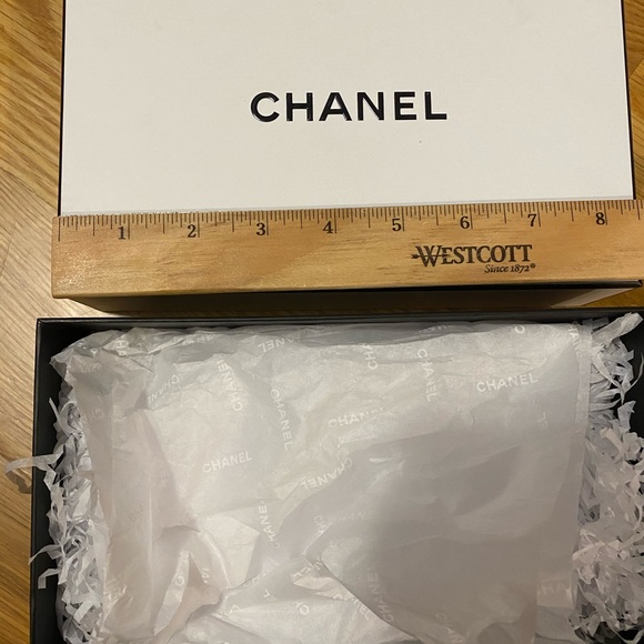 Empty Chanel box - Picture 2 of 6